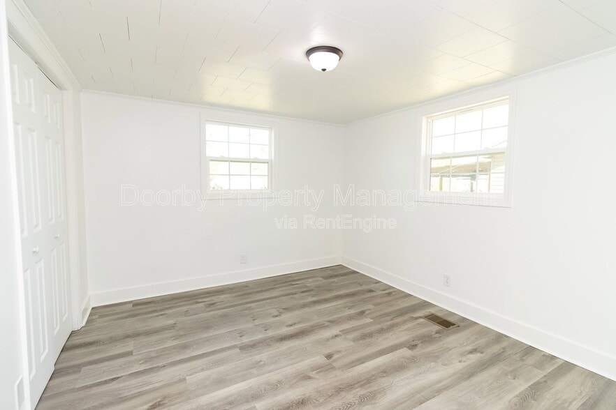 Building Photo - 108 Suggs St