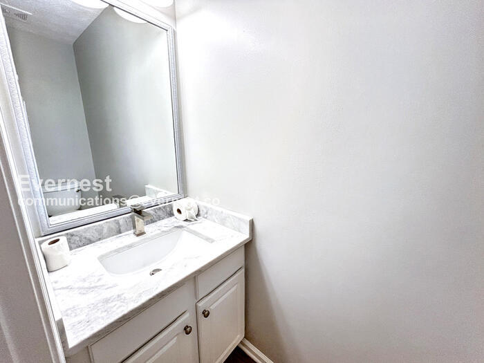 Building Photo - 4350 Sentinel Pl