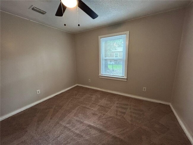 Building Photo - 905 Pansy Ct