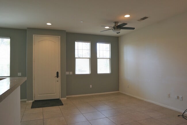 Building Photo - 423 Copper Canyon Rd