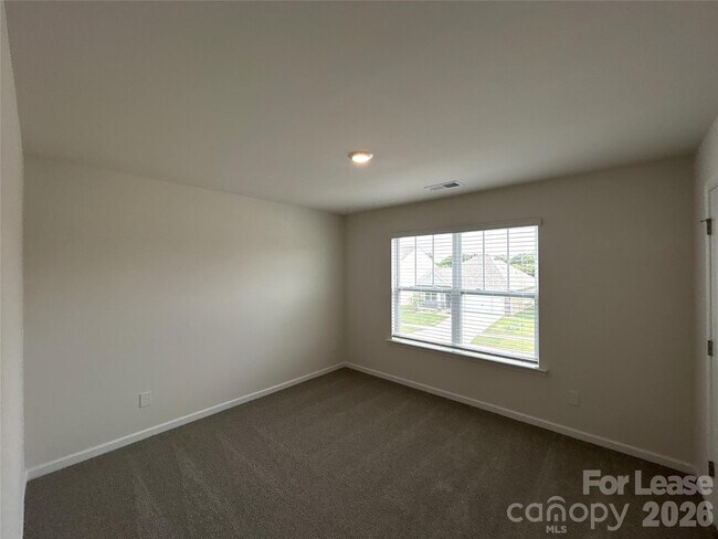 Building Photo - 1920 Vanderlyn St