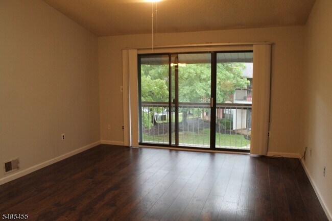 Building Photo - 55 Crabapple Ln