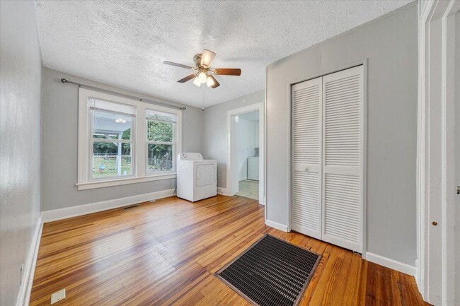 Building Photo - 812 Mississippi Ave NE