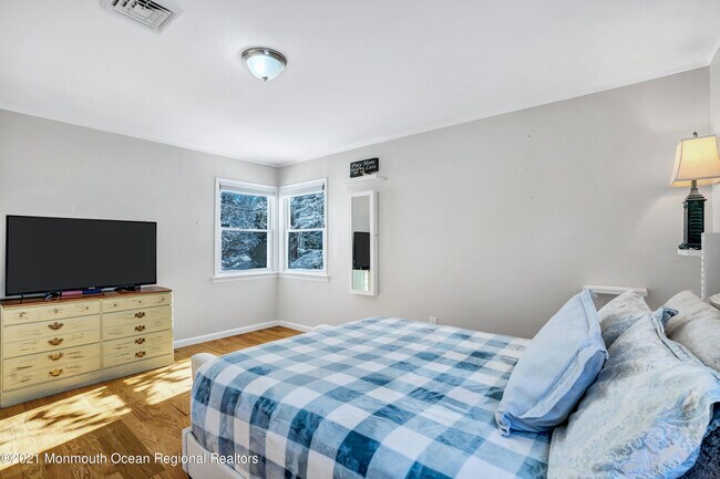 Building Photo - 180 Cliftwood Rd