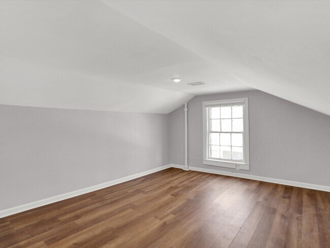 Building Photo - 1840 Manila Ave