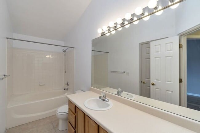 Building Photo - 1BR w/ Attached Garage & Balcony near Downtown Littleton