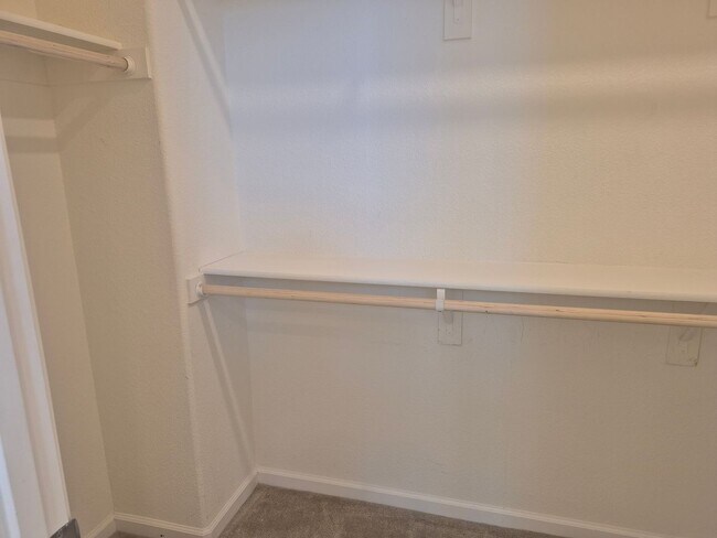 Building Photo - Beautiful 3 Bedroom 2.5 bath home with loft.