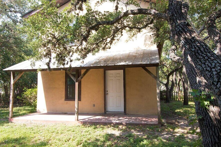 Building Photo - 553 S Old Stagecoach Rd