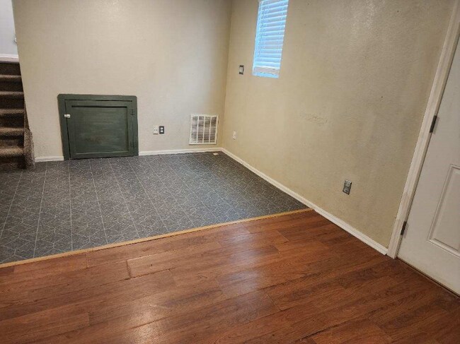 Building Photo - 3483 Foxridge Dr