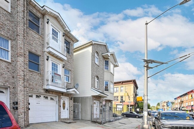 Primary Photo - 499 Ocean Ave