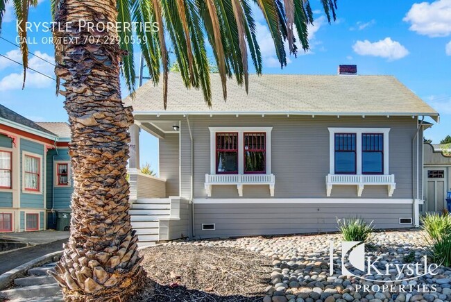 Building Photo - Spacious One Bedroom Craftsman-era Cottage