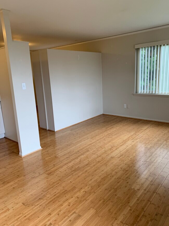 Building Photo - Burkewood (5409)