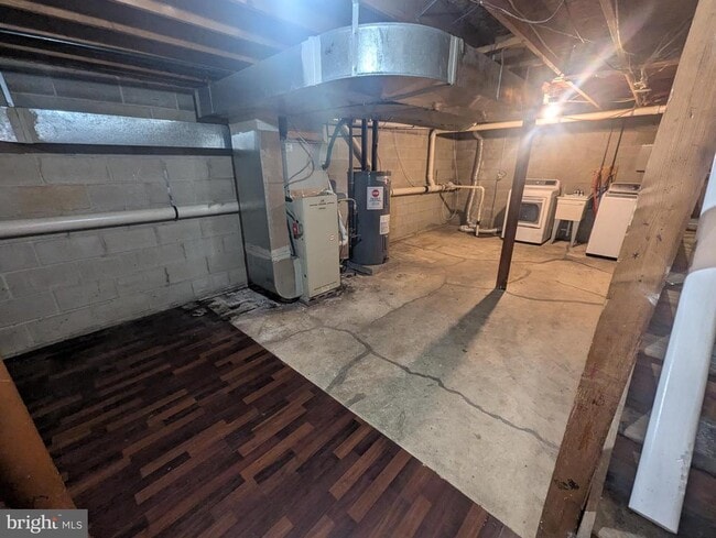 Building Photo - 1624 W Diamond St
