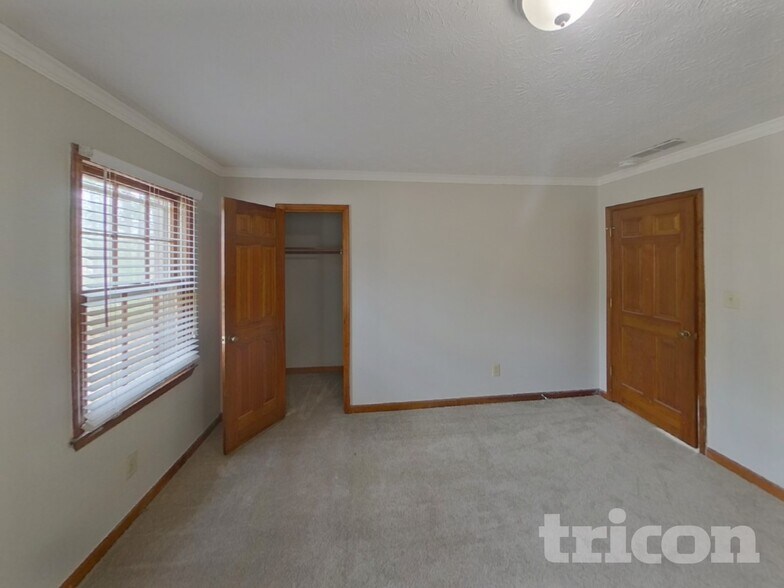 Building Photo - 100 Creekwood Ct