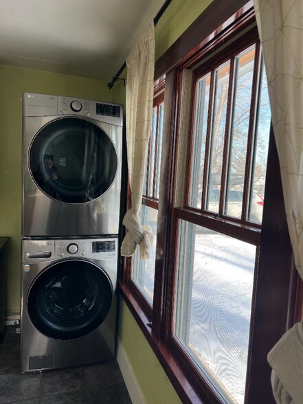 Building Photo - 419 Wood St