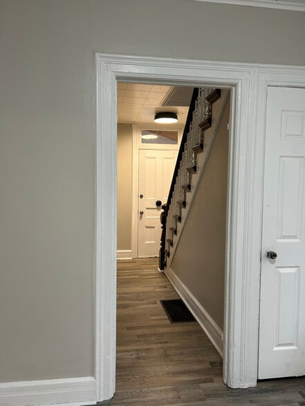 Building Photo - 133 W Van Buren St