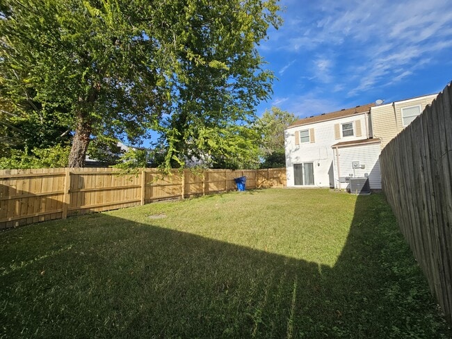 Building Photo - 723 Atterbury Ct