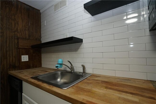 Building Photo - 528 Rankin St NE