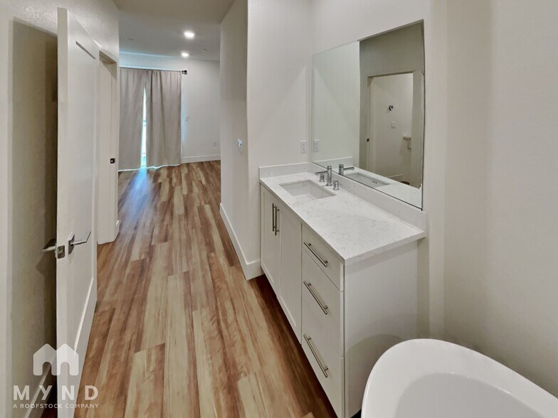 Building Photo - 4080 Linden St