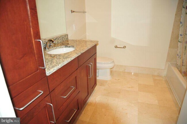 Building Photo - 8220 Crestwood Heights Dr