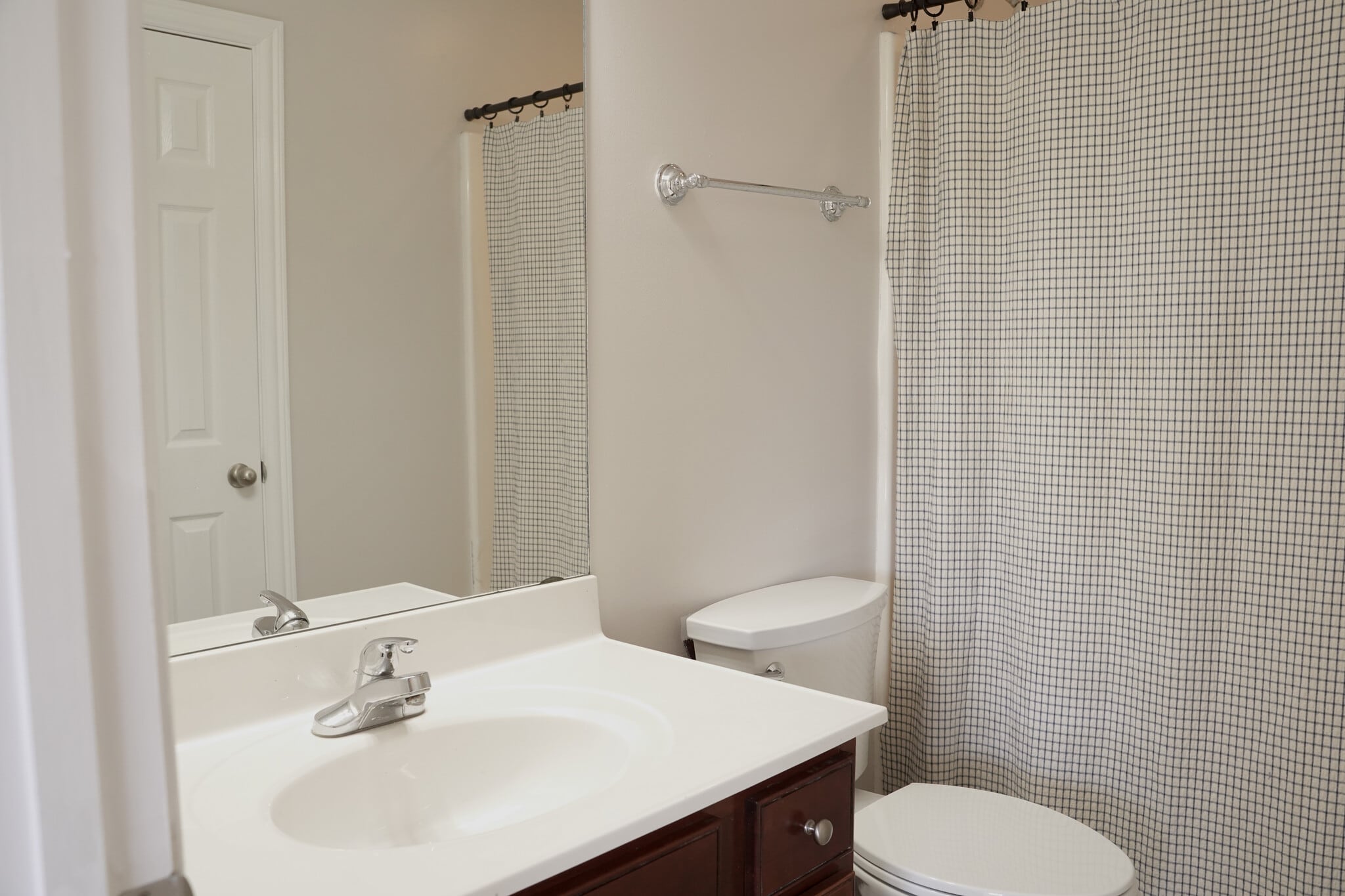 Second Story Bathroom with Linen Closet (9x5) - 393 Hays Blvd