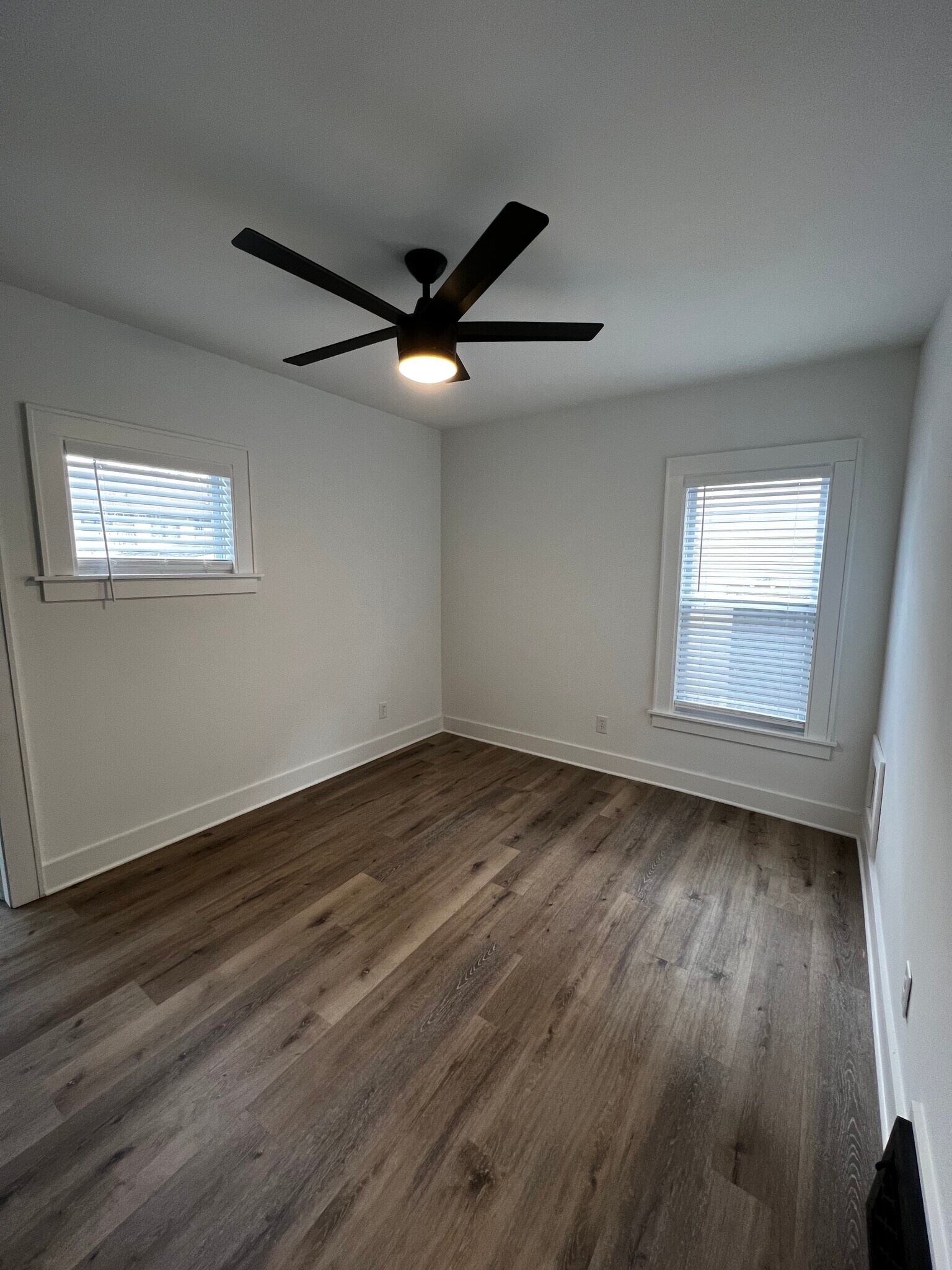 Building Photo - 2835 Avondale Ave