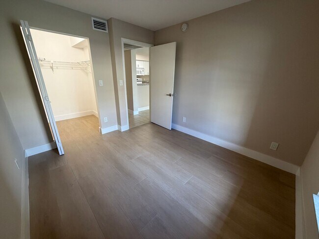 Building Photo - 5317 Summerlin Rd