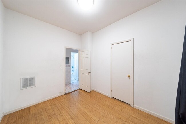 Building Photo - 154 Van Reipen Ave