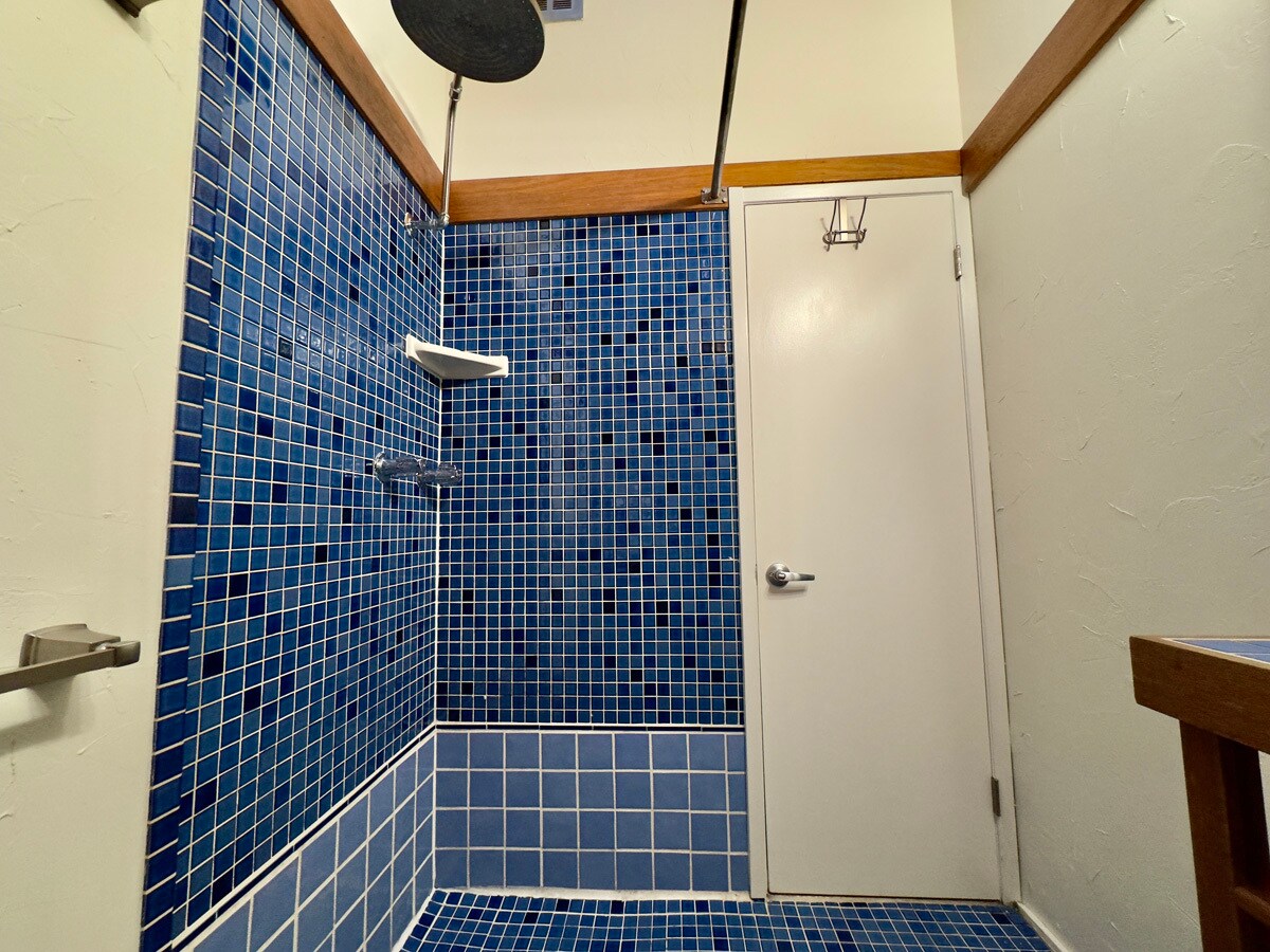 Building Photo - 6583 Valley View Rd