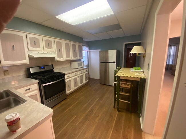 Building Photo - 3 Bed 2 Bath