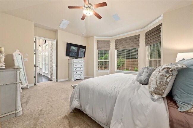 Building Photo - 205 Lake Como Dr