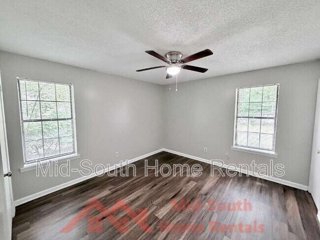Building Photo - 3829 Walsingham Dr