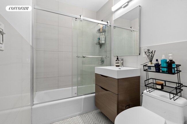 Building Photo - 130 W 67th St