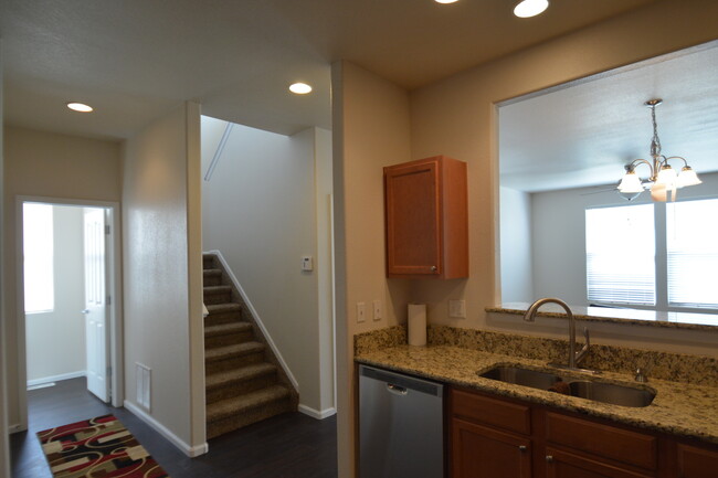 Building Photo - Beautiful townhome near Ft. Carson availab...