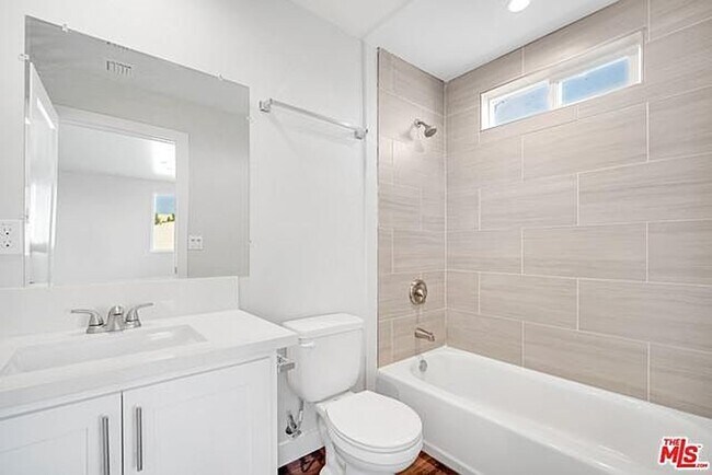 Building Photo - Saticoy Villas