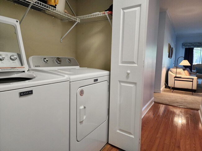 Building Photo - 207 Golden Bear Dr
