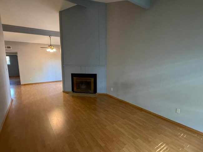 Building Photo - 3731-3733 Scallop Court