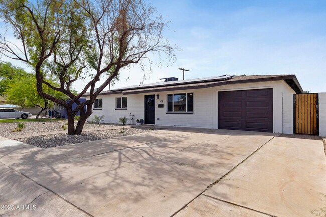 Building Photo - 109 W Kinderman Dr