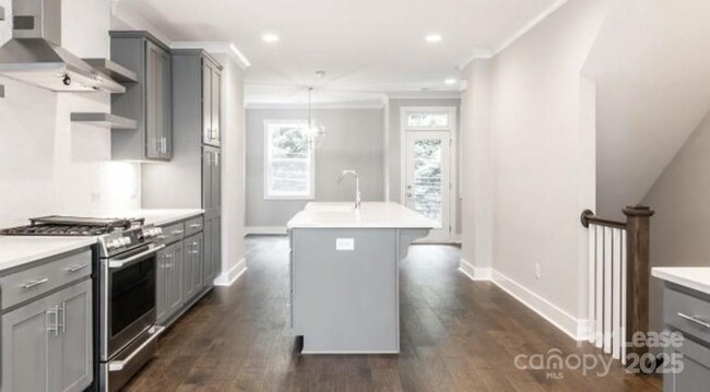 Building Photo - 1134 E 36th St