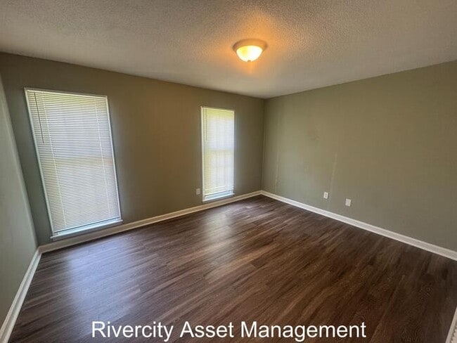 Building Photo - 4942 Foxhall Dr