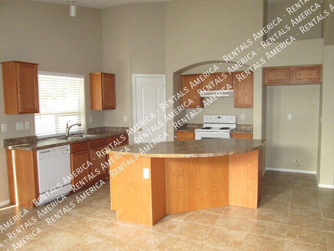 Building Photo - Spacious 3 Bedrm in Pecan Creek