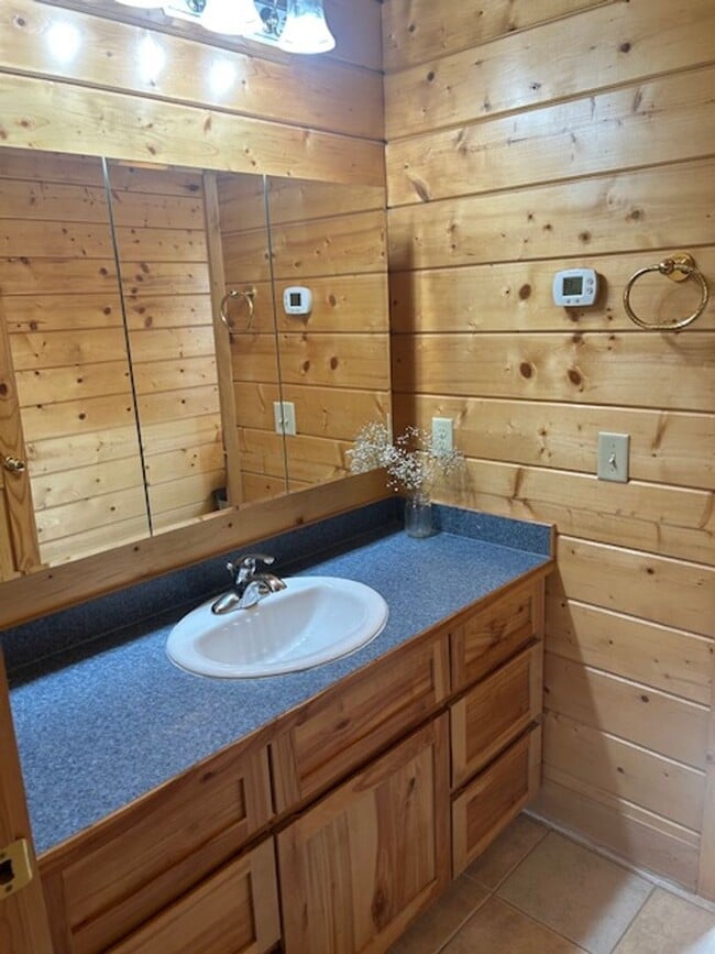 Building Photo - Gorgeous Log Home with infloor heat.  Two level lots with RV parking and dumpstation.