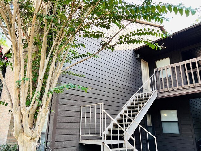 Building Photo - 12755 Mill Ridge Dr