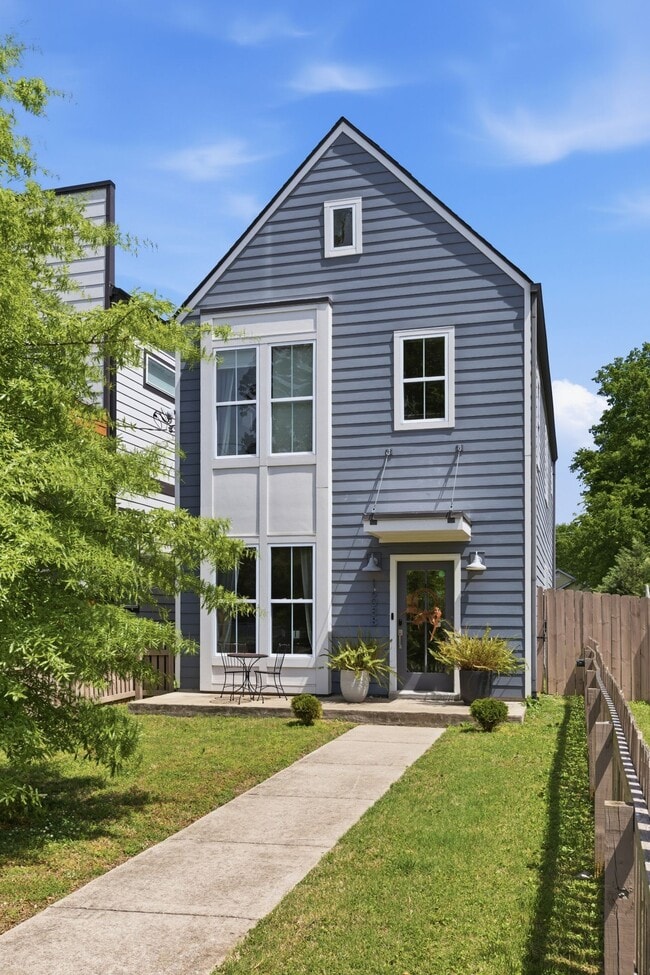 Building Photo - 1608 16th Ave N