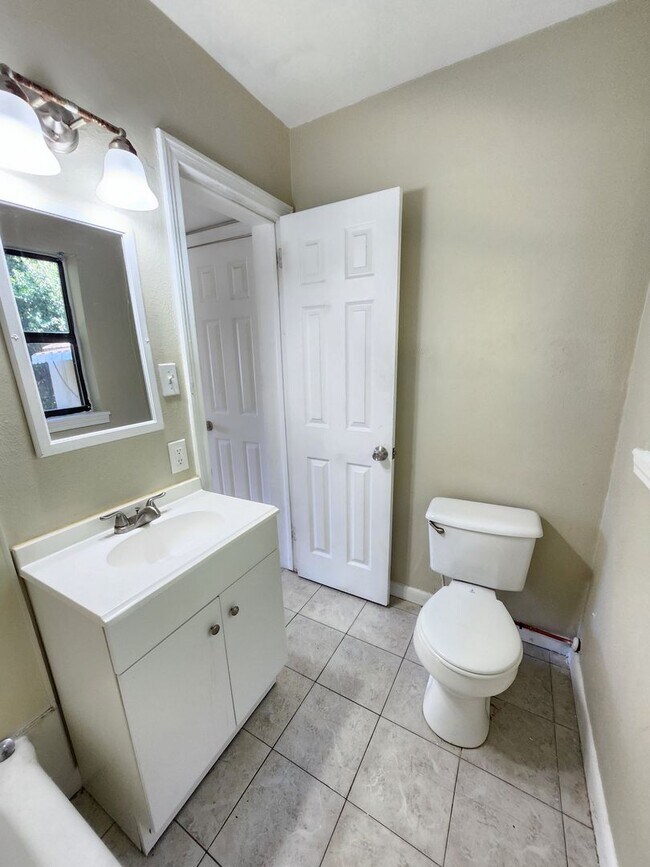 Building Photo - 5501 Mayfair Dr