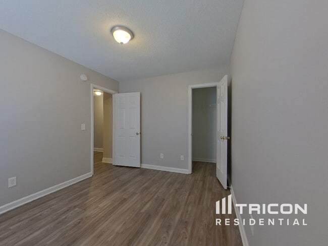 Building Photo - 209 Oakpointe Dr