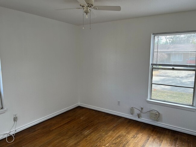 Building Photo - 1219 Knight St