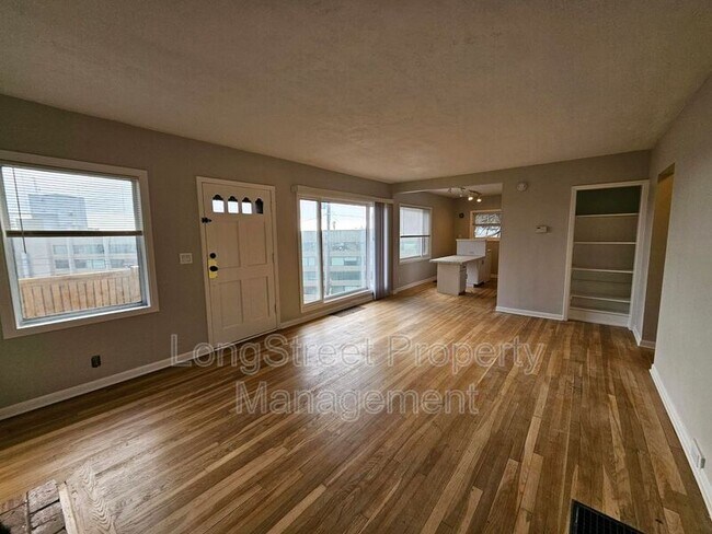 Building Photo - 801 SW Broadway Dr