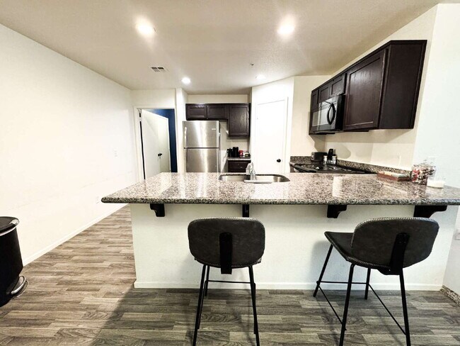 Building Photo - "Spacious 4-Bed, 3-Bath Condo in Desert Sky!"