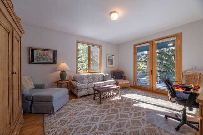 Building Photo - Attached garage! Beautiful views! Heart of...